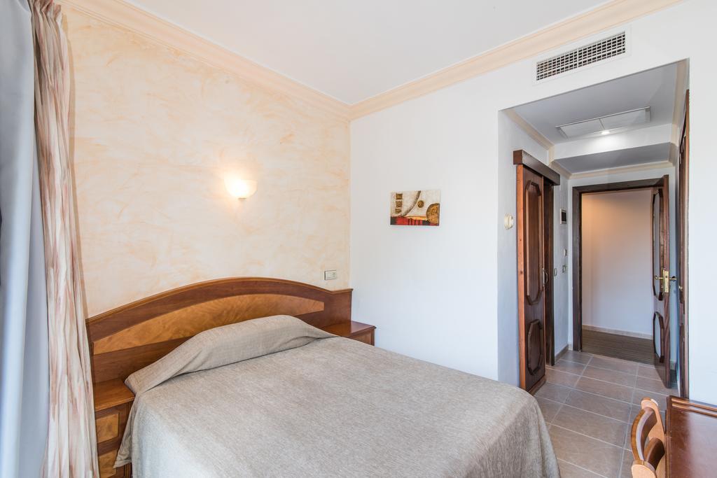 Hotel Baviera Cala Ratjada  Kültér fotó